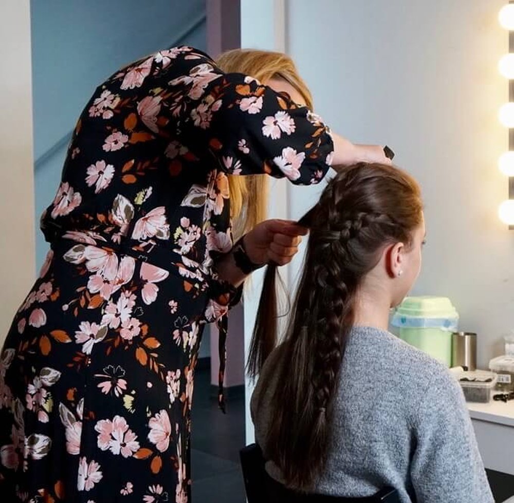 Behind-the-scenes Hairstyling